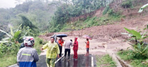 Longsor Kembali Terjadi di Blok Camas, Ruas Jalan Cipasung –  Subang Ditutup