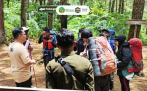 Momen Lebaran di Gunung Ciremai Diserbu 2.559 pendaki