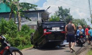 Mobil Dikendarai Rombongan Ketua Dekopinda Kuningan Kecelakaan di Ciwaru