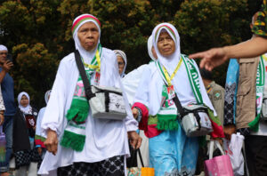 445 orang Jemaah Calon Haji asal Kuningan Berangkat ke Tanah Suci