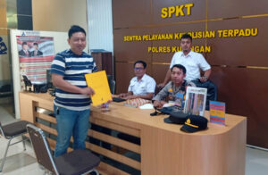 Aksi Saling Lapor Pendemo: “Aksi Seribu Cangcut vs Aksi Pesta Bangkong”