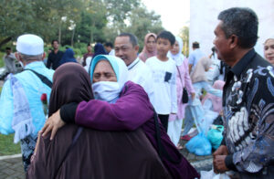 Tangis Haru Sambut Kedatangan Ratusan Jemaah Haji Kuningan