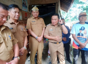 Bupati Kuningan Tinjau Pelaksanaan Program BSPS di Desa Mungkaldatar