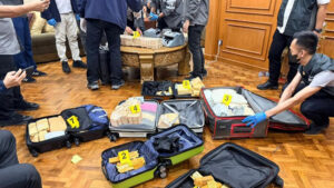Penampakan 74 Kg Emas dan Valas Senilai Rp 476 Miliar yang Disita Polri