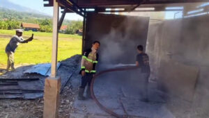 Saung Penjemuran Pabrik Triplek PT Kaliaren Jaya Terbakar