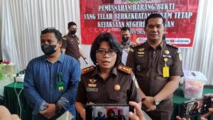 Kejari Kuningan Musnahkan Ribuan Barbuk dari 39 Perkara Sudah Inkrah